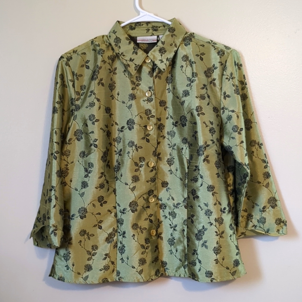 Vintage Design Assets Sage Green Rose Print Button Down 3/4 Sleeve Blouse